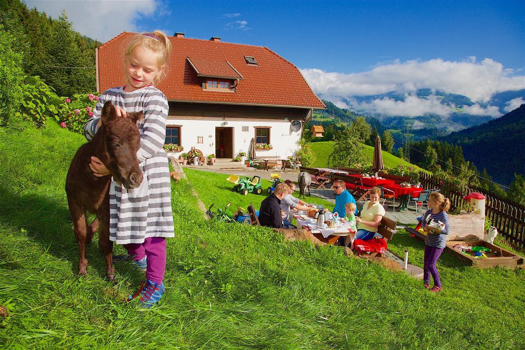 Hotel Gaestehaus Berger - Priglhof Treffen Esterno foto