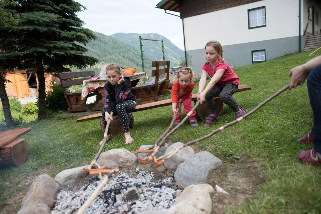 Hotel Gaestehaus Berger - Priglhof Treffen Esterno foto